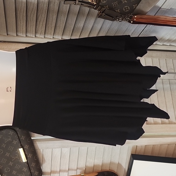 Boutique brand black jagged hem mini skirt - Picture 8 of 8